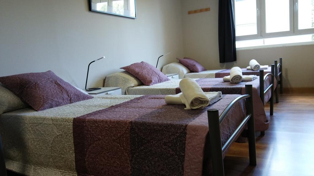 Alma Del Camino - Rooms & Albergue Sarria Exterior photo